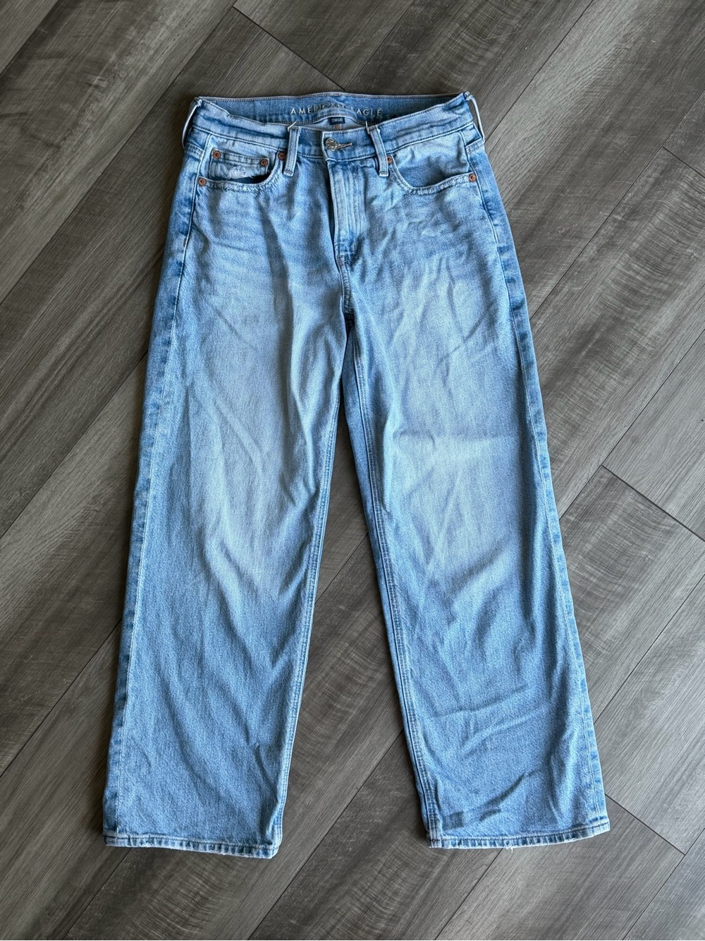 American Eagle Women’s Sz 2 Short Stovepipe Jeans Strigid Blue Medium Wash Denim - Picture 1 of 5